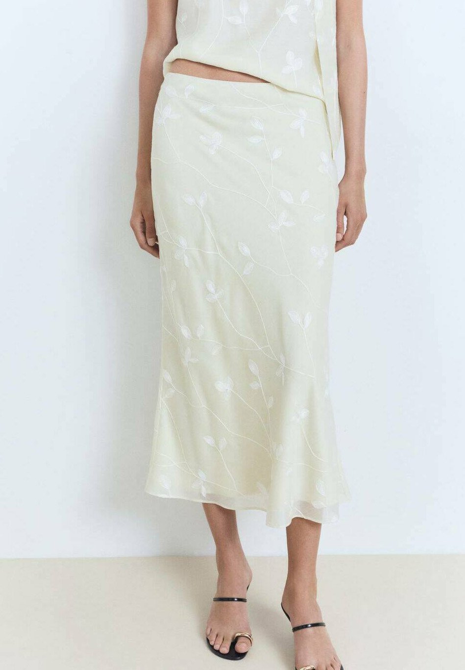 Юбка А-силуэта FLOWERS MIDI Mango, кремовый
Юбка А-силуэта FLOWERS MIDI Mango, кремовый