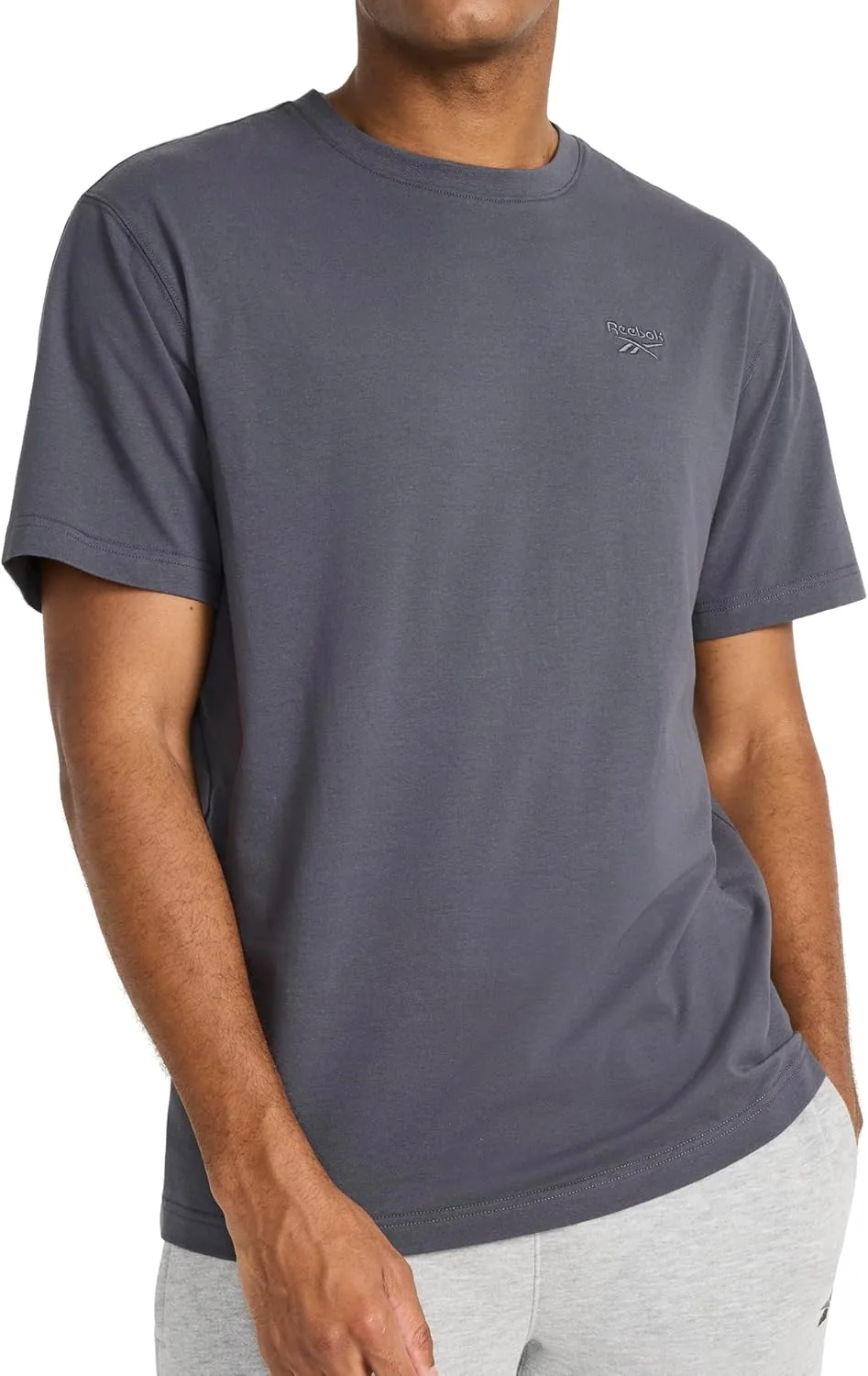 Футболка Reebok мужская с коротким рукавом и вышивкой, Standard Fit
Футболка Reebok мужская с коротким рукавом и вышивкой, Standard Fit