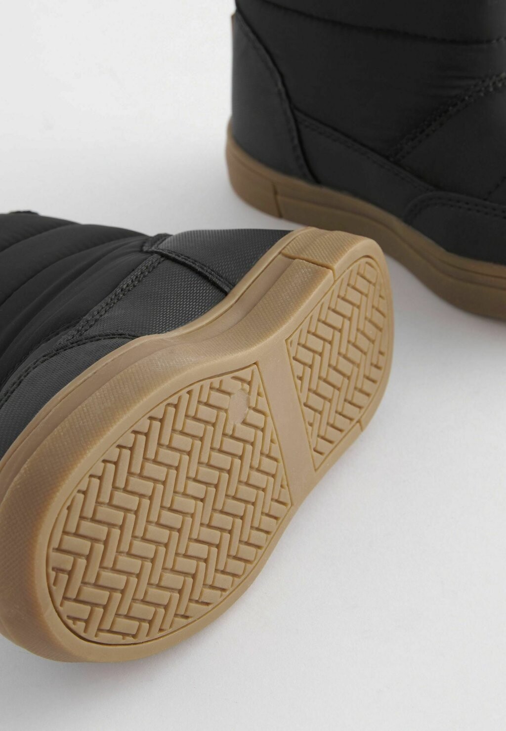 Детская обувь THERMAL THINSULATE™ LINED QUILTED WATER RESISTANT REGULAR FIT Next, черный
Детская обувь THERMAL THINSULATE™ LINED QUILTED WATER RESISTANT REGULAR FIT Next, черный