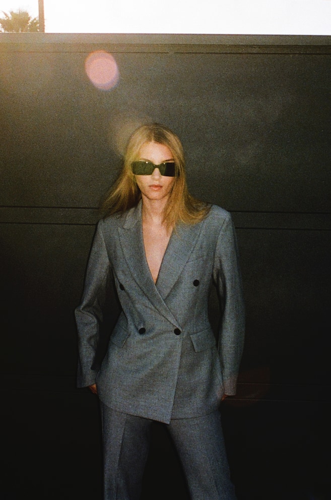 Блейзер по фигуре H&M, серый
Блейзер по фигуре H&M, серый