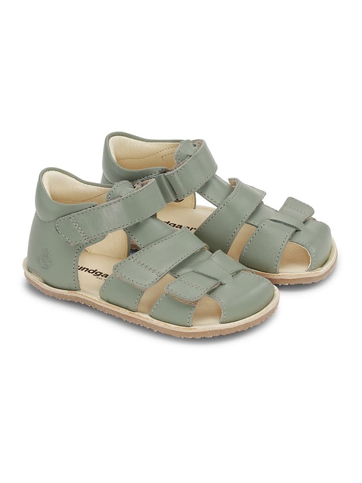 Bundgaard Кожаные полусандалии "Savi" зеленого цвета, обутые в обувь босиком
Bundgaard Кожаные полусандалии "Savi" зеленого цвета, обутые в обувь босиком