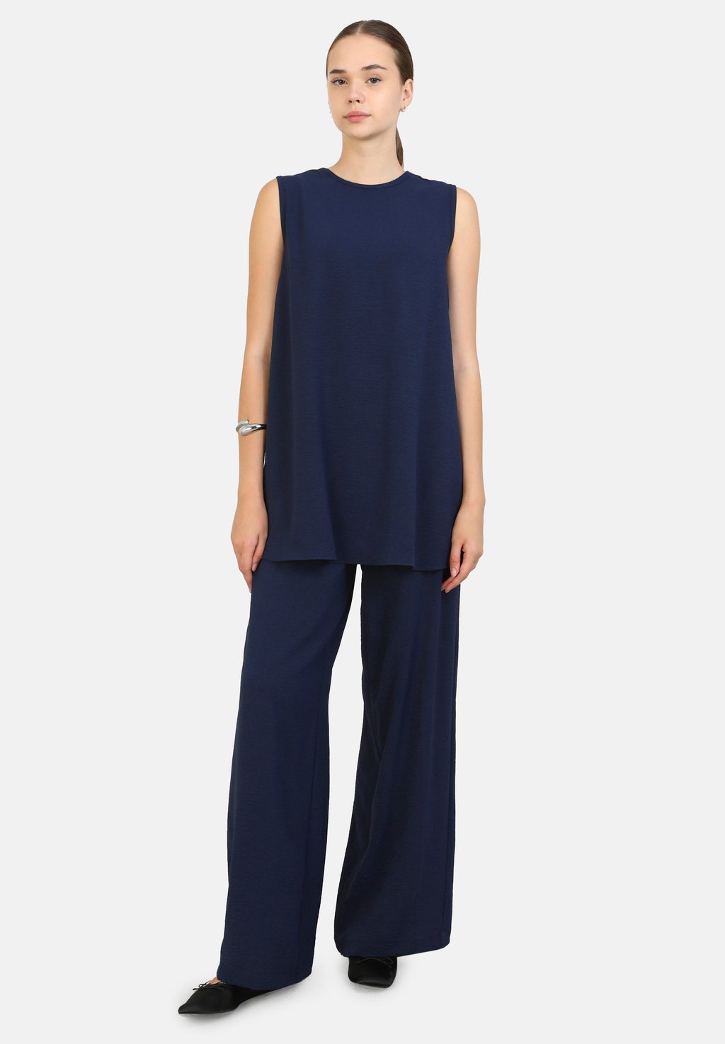 Топ SET REFKA Modanisa, темно-синий
Топ SET REFKA Modanisa, темно-синий