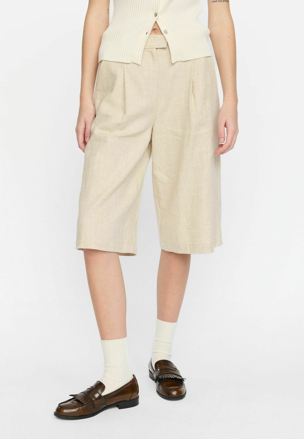 Шорты KENDRA BERMUDA Soft Rebels, бежевый
Шорты KENDRA BERMUDA Soft Rebels, бежевый