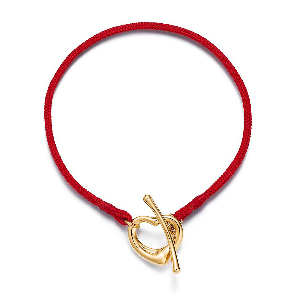 Браслет Tiffany & Co. Elsa Peretti Open Heart, золото/красный шелк
Браслет Tiffany & Co. Elsa Peretti Open Heart, золото/красный шелк
