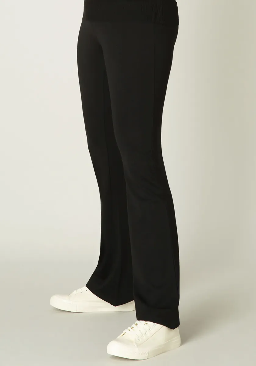 Трегинсы базового уровня "Yallie", эластичный пояс и расклешенный низ Base Level, черный
Трегинсы базового уровня "Yallie", эластичный пояс и расклешенный низ Base Level, черный