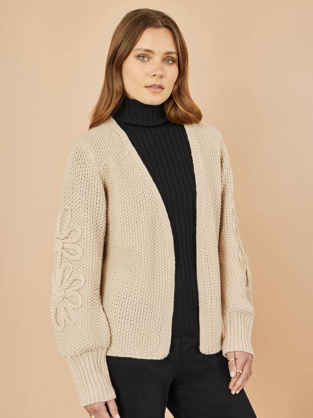 Кардиган с открытым воротом и рельефным цветочным узором Yumi, Beige
Кардиган с открытым воротом и рельефным цветочным узором Yumi, Beige