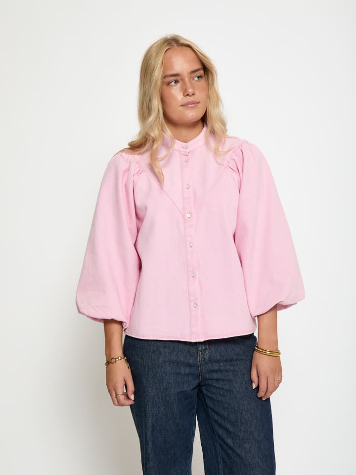 Рубашка в цвете Prism Pink minus
Рубашка в цвете Prism Pink minus