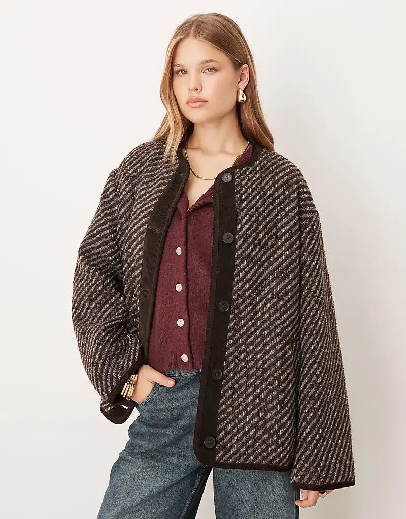 Куртка ASOS DESIGN без воротника с узором «ёлочка» синего и бордового цветов
Куртка ASOS DESIGN без воротника с узором «ёлочка» синего и бордового цветов