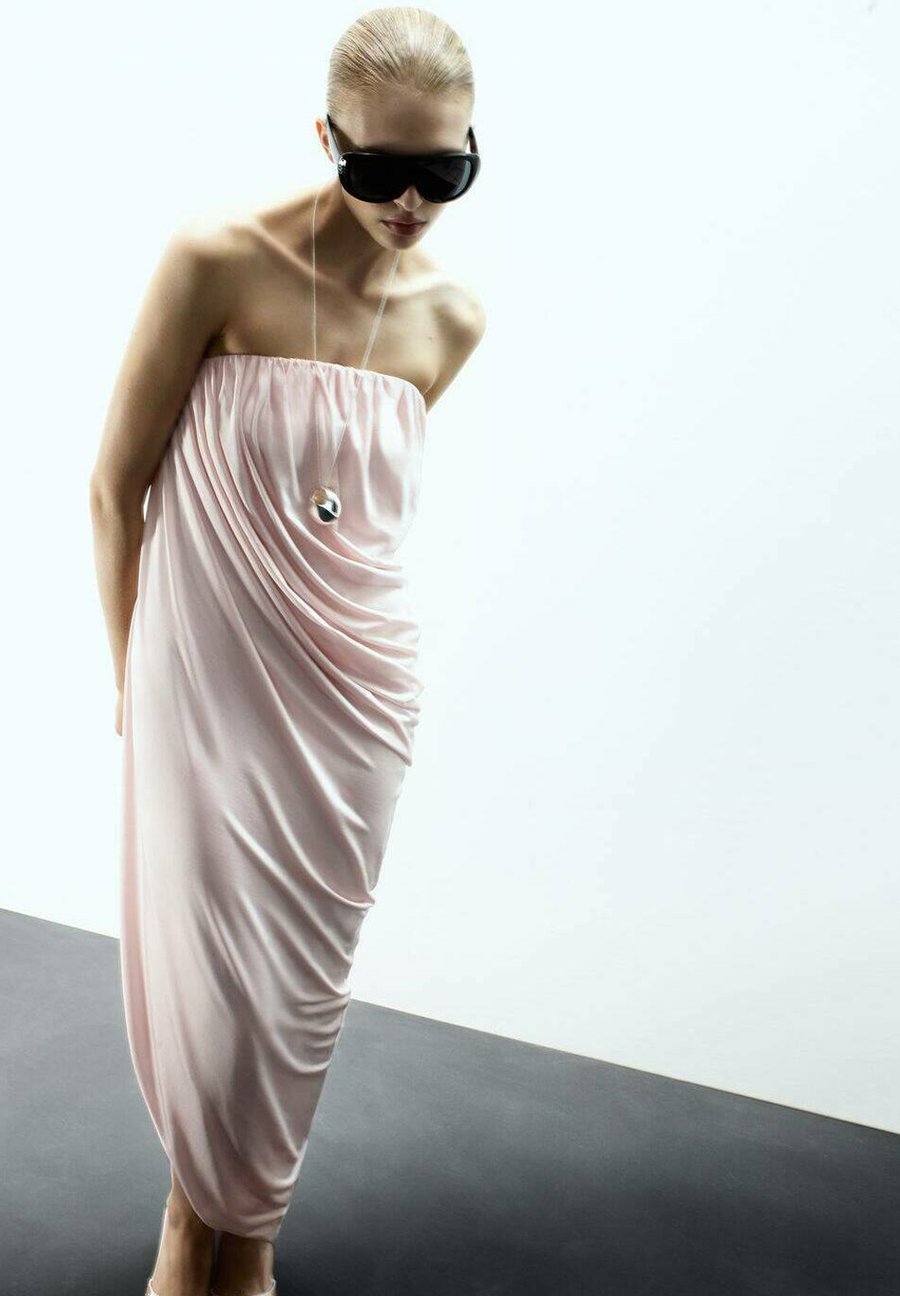 Платье Mango ASYMETRYCZNA DRAPOWANA TYPU "BEZ RAMIĄCZEK", Light Pink
Платье Mango ASYMETRYCZNA DRAPOWANA TYPU "BEZ RAMIĄCZEK", Light Pink