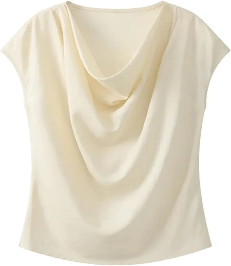 Женская блузка с асимметричным вырезом и драпировкой
Женская блузка с асимметричным вырезом и драпировкой