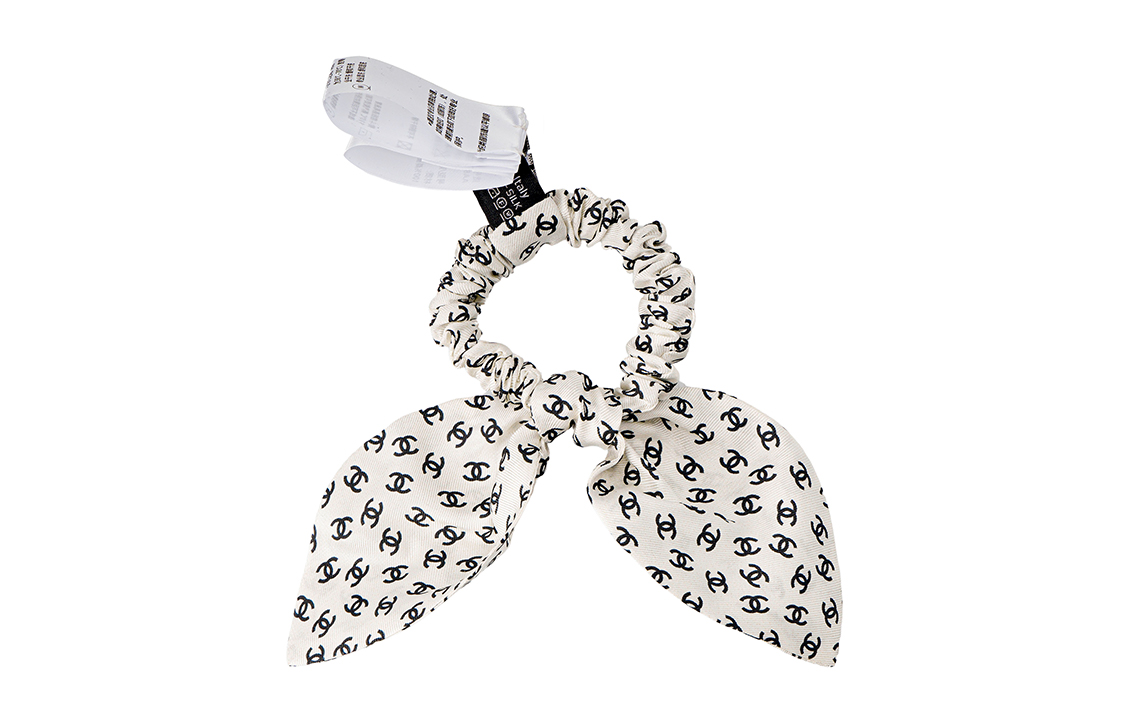 CHANEL Резинка для волос женская белая
CHANEL Резинка для волос женская белая