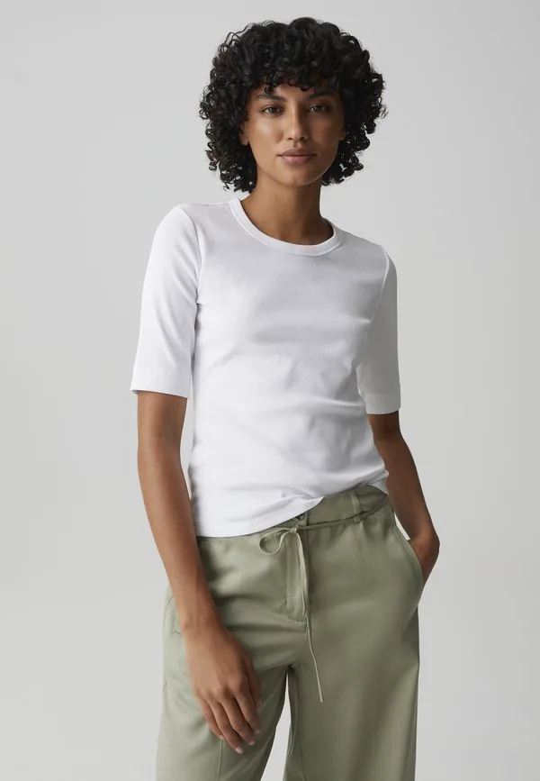 Облегающая футболка прямого кроя в классическом стиле. Opus, White, Белый, Облегающая футболка прямого кроя в классическом стиле. Opus, White
Облегающая футболка прямого кроя в классическом стиле. Opus, White, Белый, Облегающая футболка прямого кроя в классическом стиле. Opus, White