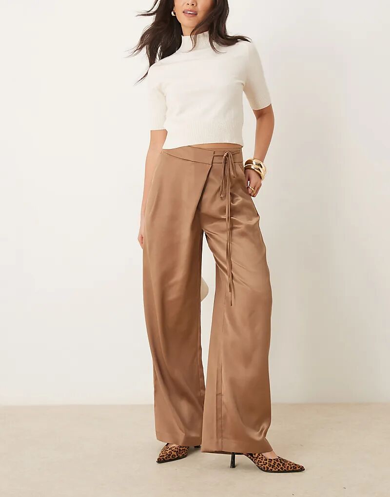 Широкие атласные брюки ASOS DESIGN цвета поджаренного песка с отделкой шнуровкой
Широкие атласные брюки ASOS DESIGN цвета поджаренного песка с отделкой шнуровкой