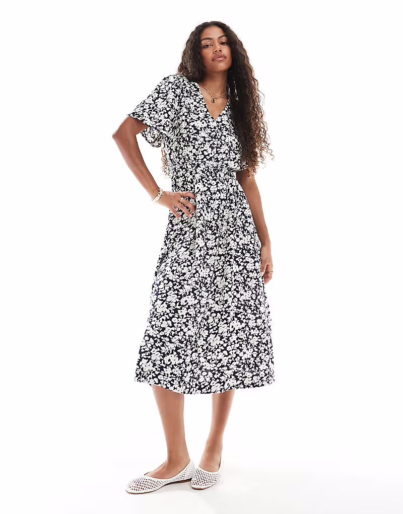 ONLY миди-платье в цветочек темно-синего цвета
ONLY миди-платье в цветочек темно-синего цвета