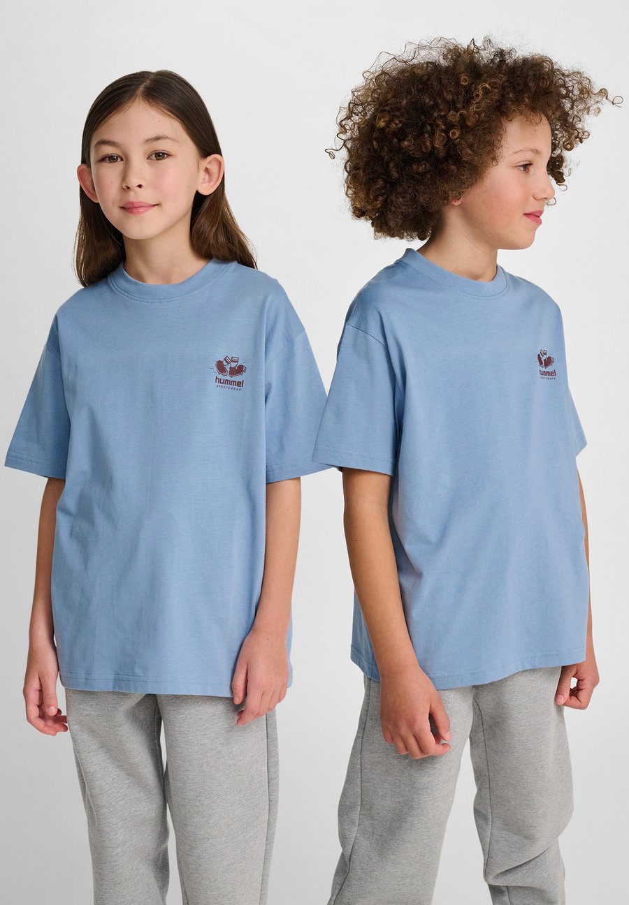 Футболка Hummel LOOSE GRAPHIC, Faded Denim/Blue, Синий, Футболка Hummel LOOSE GRAPHIC, Faded Denim/Blue
Футболка Hummel LOOSE GRAPHIC, Faded Denim/Blue, Синий, Футболка Hummel LOOSE GRAPHIC, Faded Denim/Blue