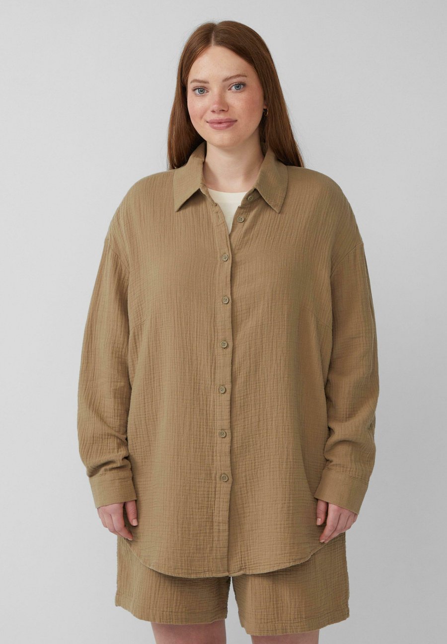 Блуза QS Button-down blouse, Olivgrün/Olive
Блуза QS Button-down blouse, Olivgrün/Olive