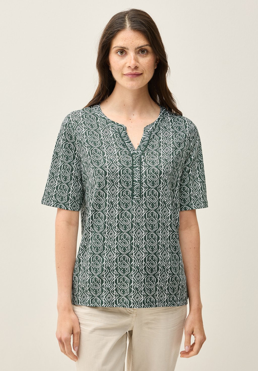 Футболка с принтом LOOK Cecil, темно-зеленый
Футболка с принтом LOOK Cecil, темно-зеленый