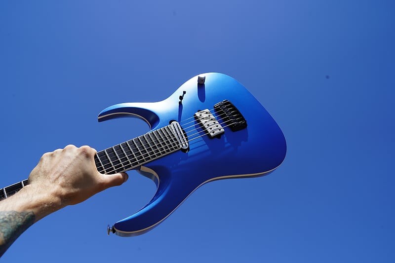 Электрогитара Ibanez Jake Bowen JBM9999 AMM - Azure Metallic Matte 6-String Electric Guitar w/ Hardshell Case
Электрогитара Ibanez Jake Bowen JBM9999 AMM - Azure Metallic Matte 6-String Electric Guitar w/ Hardshell Case