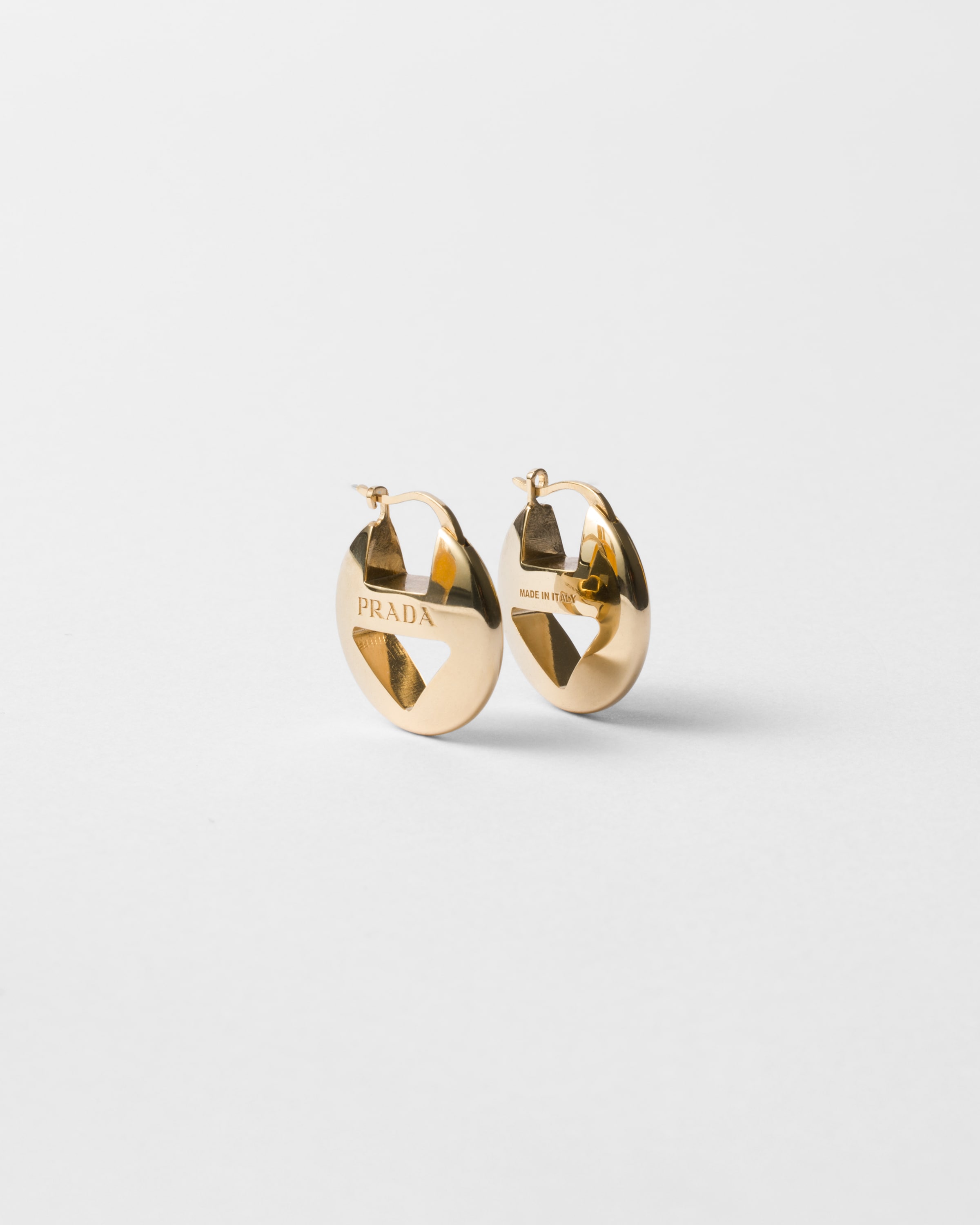 Металлические серьги Prada, золотой
Металлические серьги Prada, золотой