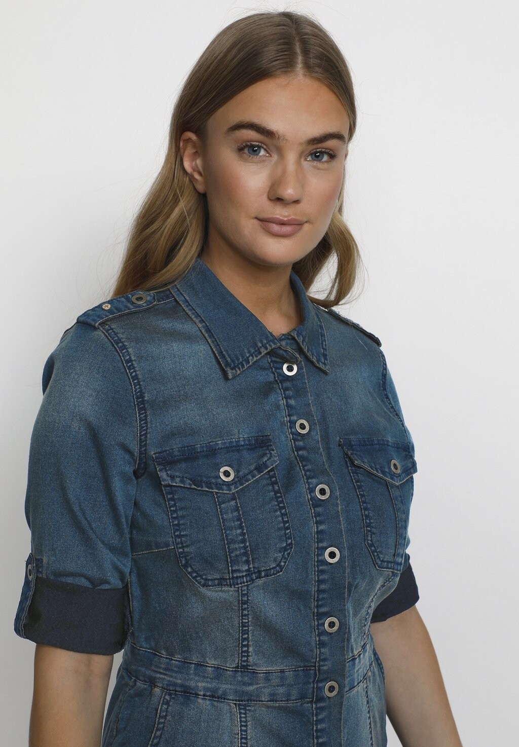 Платье Vaquero Cream ПЛАТЬЕ УНИФОРМА, цвет royal navy blue
Платье Vaquero Cream ПЛАТЬЕ УНИФОРМА, цвет royal navy blue