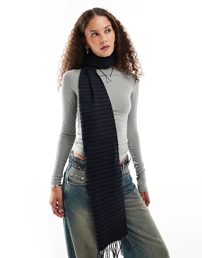 Weekday – Высококачественный шерстяной шарф в черную клетку
Weekday – Высококачественный шерстяной шарф в черную клетку