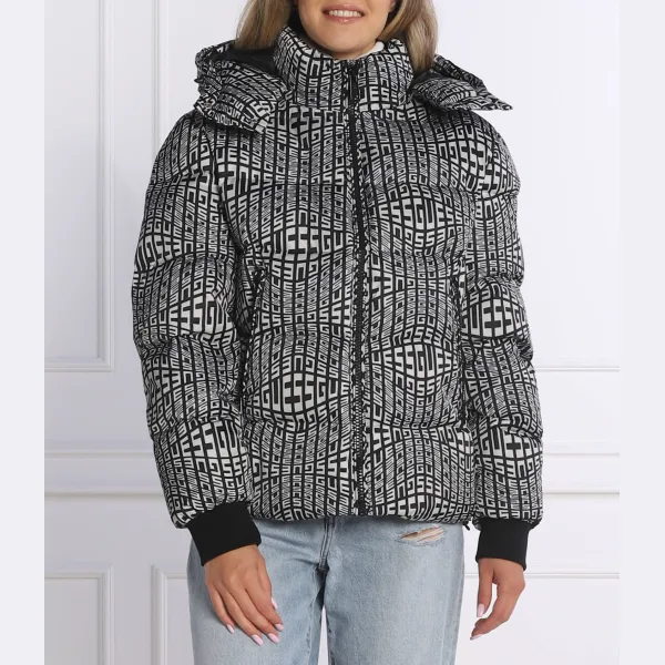 Пуховик Manon классического кроя Guess, черный
Пуховик Manon классического кроя Guess, черный