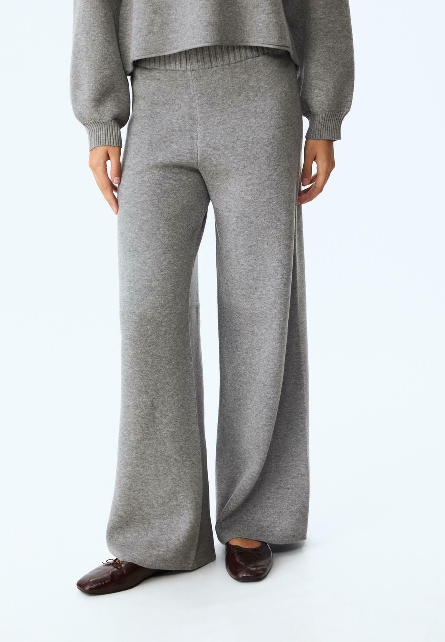 Брюки Stradivarius Trousers, Dark Grey/Light Grey
Брюки Stradivarius Trousers, Dark Grey/Light Grey
