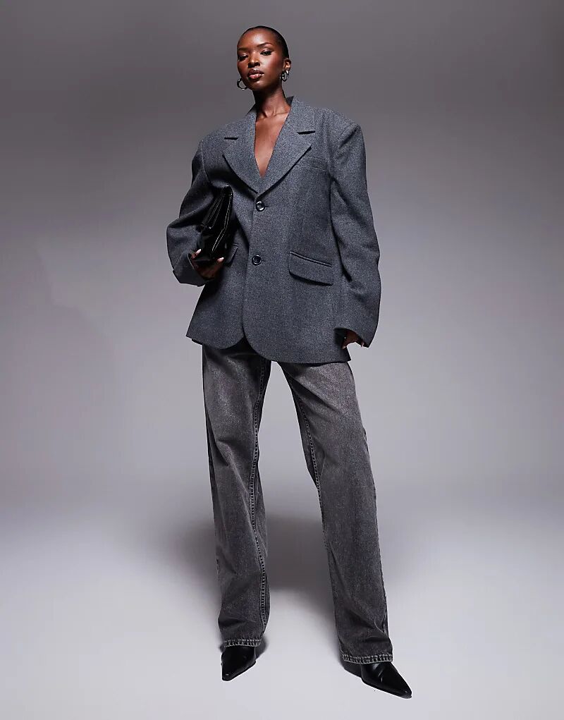 Шерстяной блейзер Aria Cove свободного кроя со спущенными плечами в антрацитовом цвете
Шерстяной блейзер Aria Cove свободного кроя со спущенными плечами в антрацитовом цвете