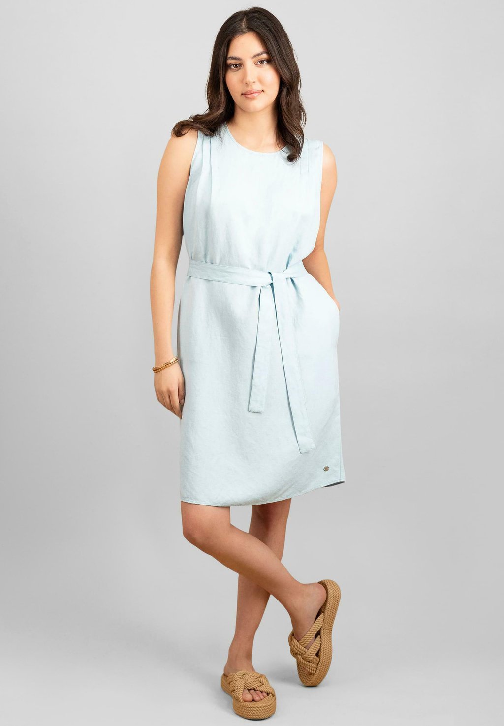 Повседневное платье PLEATS Fynch-Hatton, светло-голубой
Повседневное платье PLEATS Fynch-Hatton, светло-голубой