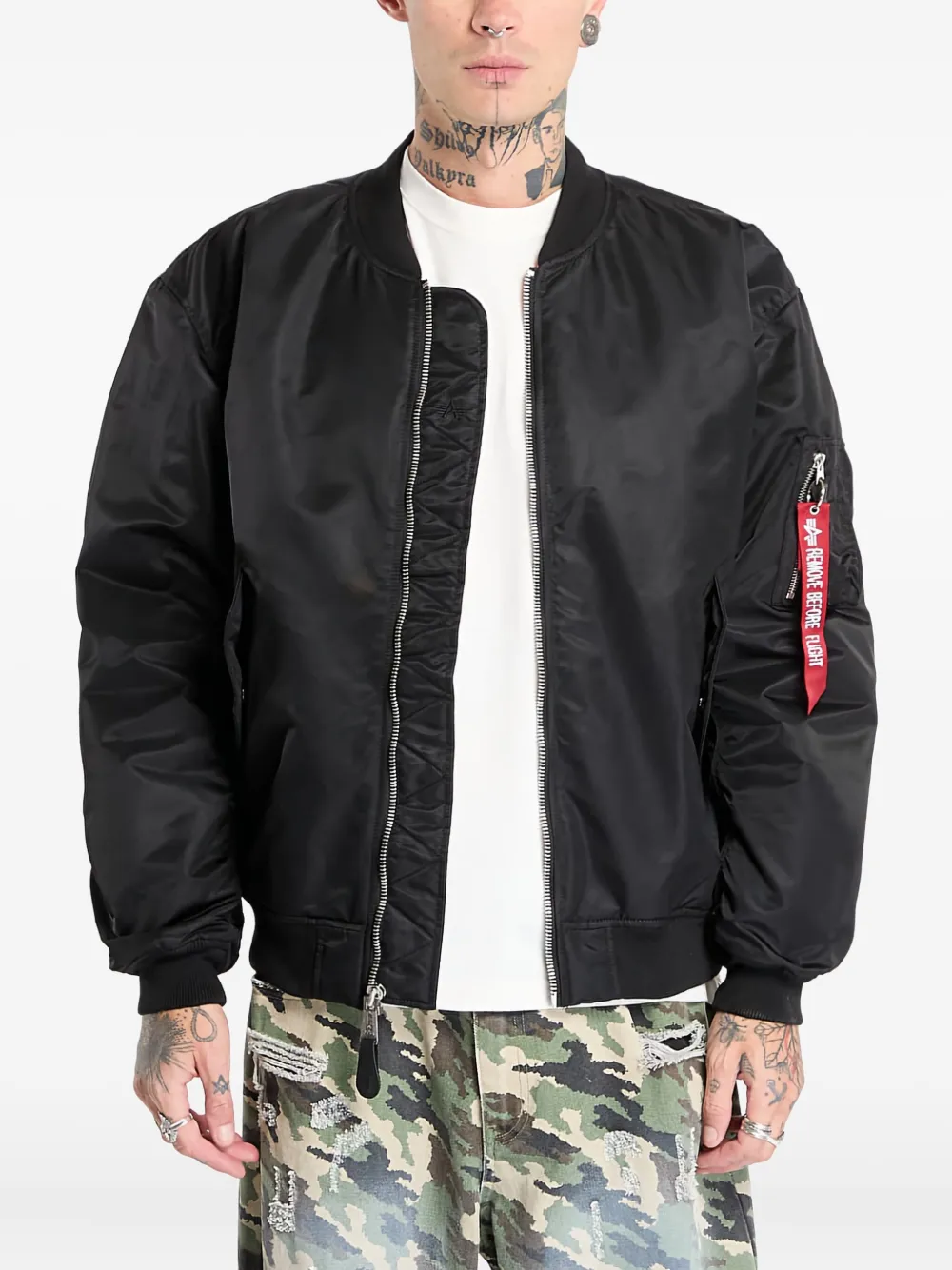 Бомбер MA-1 CS Alpha Industries, черный
Бомбер MA-1 CS Alpha Industries, черный