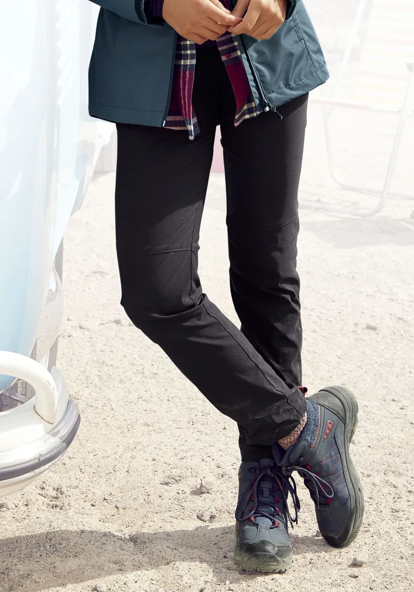 Трекинговые брюки LASCANA ACTIVE с 3 карманами на молнии, черный
Трекинговые брюки LASCANA ACTIVE с 3 карманами на молнии, черный