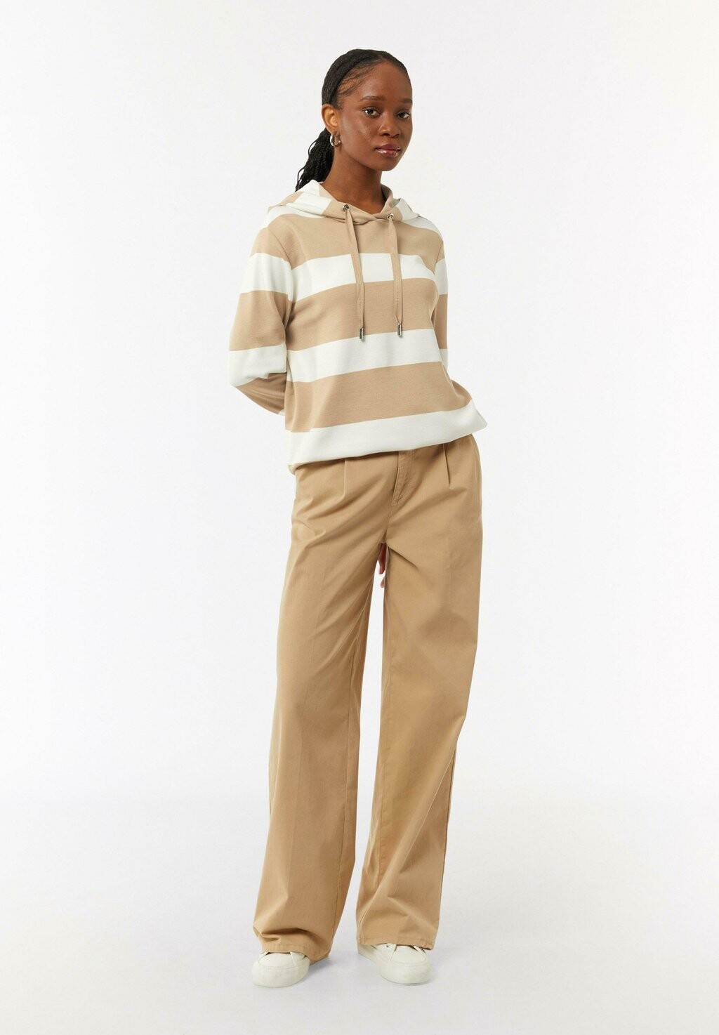 Толстовка с капюшоном MIT KAPUZE UND BLOCKSTREIFEN comma casual identity, бежевый
Толстовка с капюшоном MIT KAPUZE UND BLOCKSTREIFEN comma casual identity, бежевый