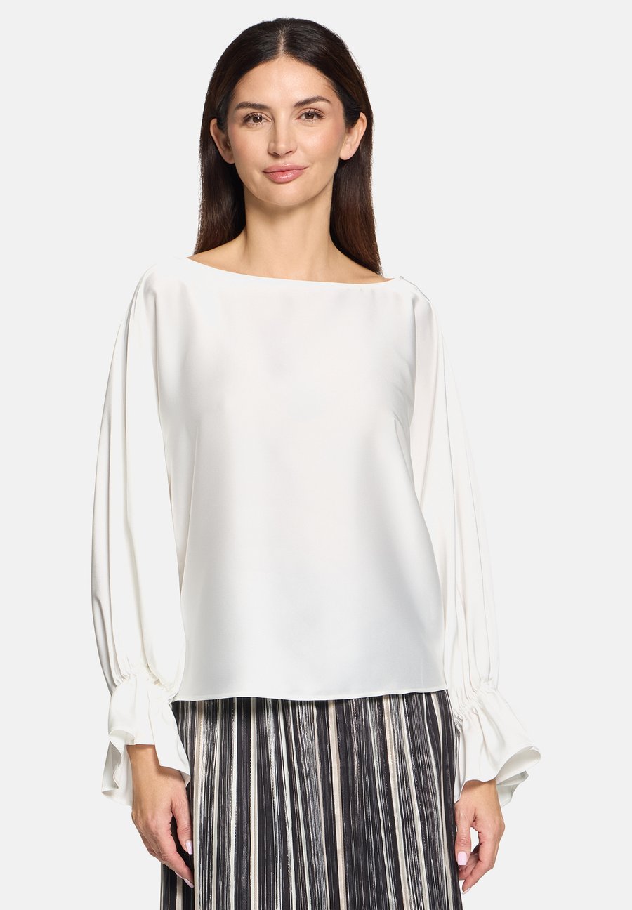 Блуза Betty Barclay MIT U-BOOT-AUSSCHNITT, Rohweiß/White
Блуза Betty Barclay MIT U-BOOT-AUSSCHNITT, Rohweiß/White