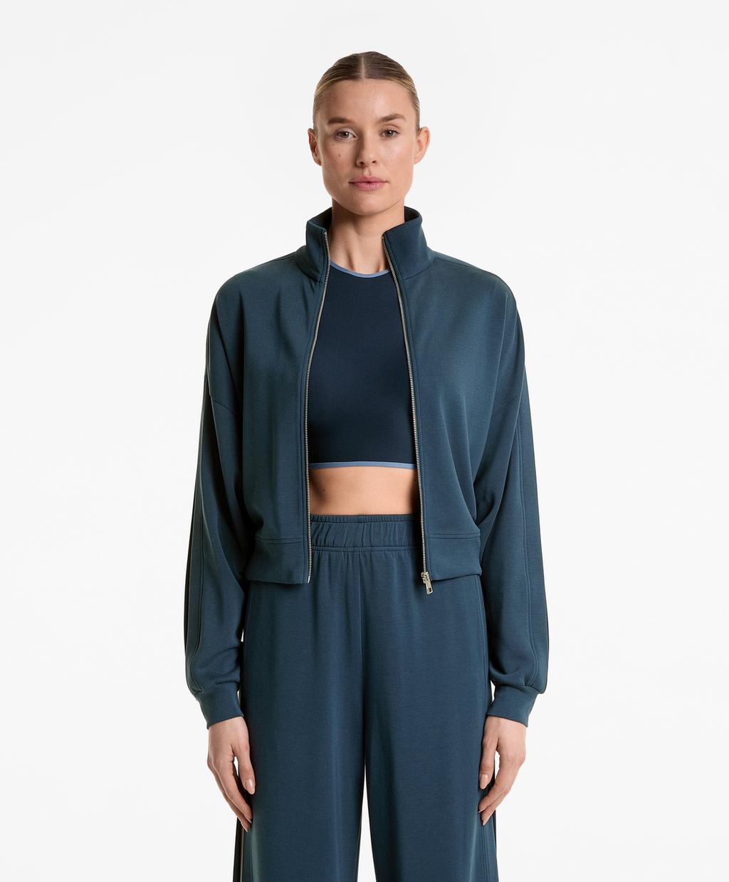 Контрастный жакет в складку по бокам из мягкого на ощупь модала Oysho, цвет Dark Blue
Контрастный жакет в складку по бокам из мягкого на ощупь модала Oysho, цвет Dark Blue