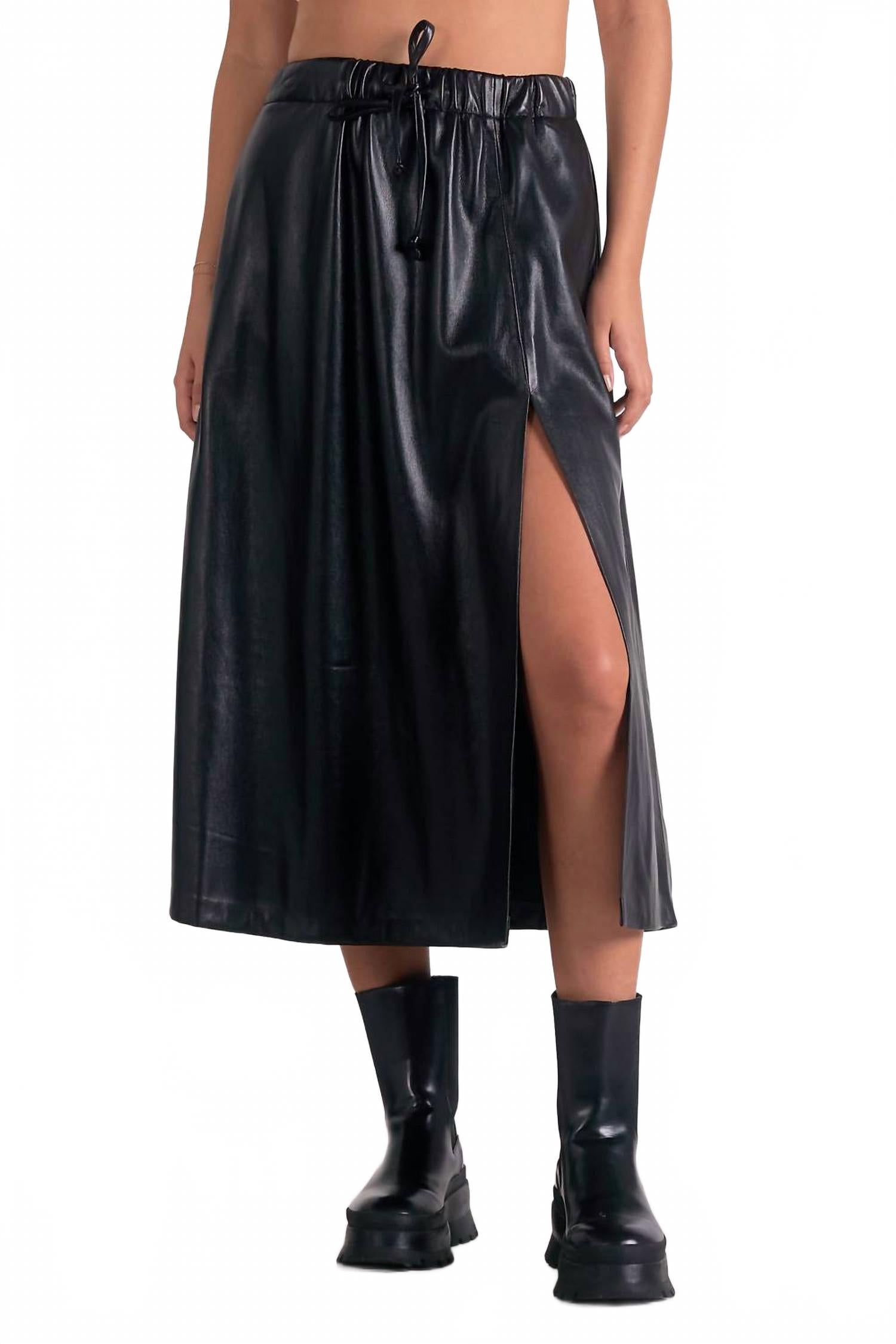Черная юбка из искусственной кожи со шнурком ELAN
Черная юбка из искусственной кожи со шнурком ELAN