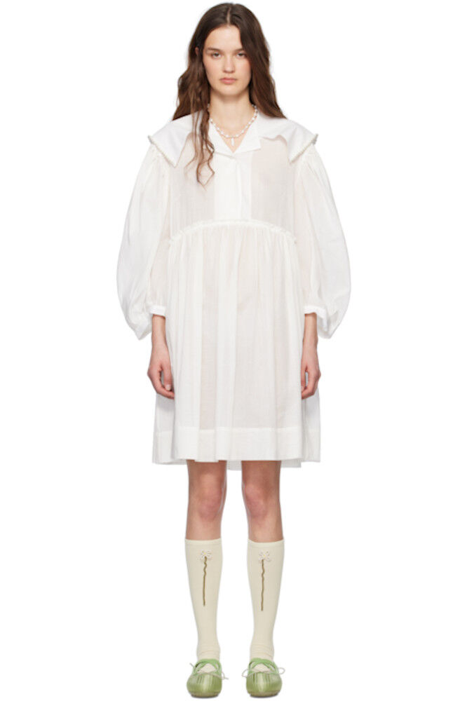 Белое мини-платье с матросским воротником и бисером Simone Rocha
Белое мини-платье с матросским воротником и бисером Simone Rocha