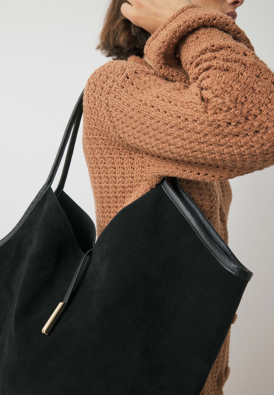 Сумка-шоппер NA-KD BIG TRIANGULAR, Black
Сумка-шоппер NA-KD BIG TRIANGULAR, Black