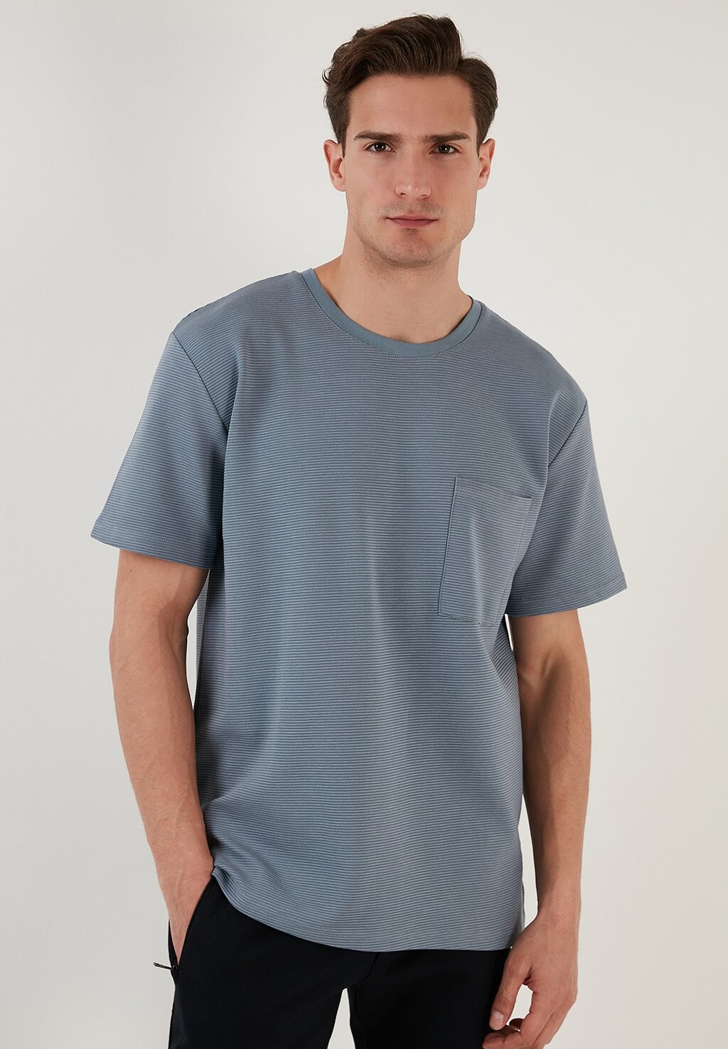 Базовая футболка Loose Fit Buratti, синяя
Базовая футболка Loose Fit Buratti, синяя