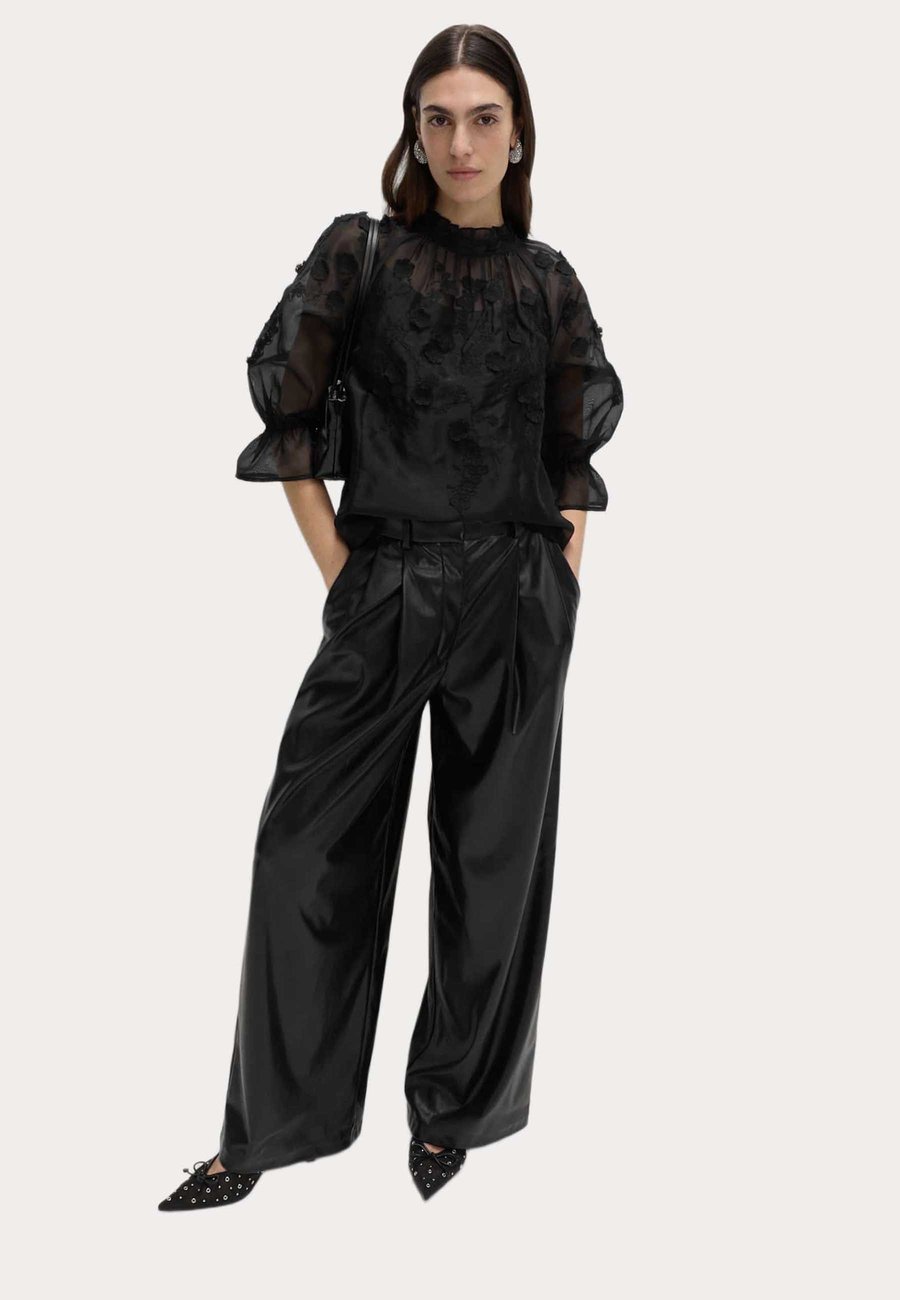 Блуза Marks & Spencer EMBROIDERED FLORAL, Black
Блуза Marks & Spencer EMBROIDERED FLORAL, Black