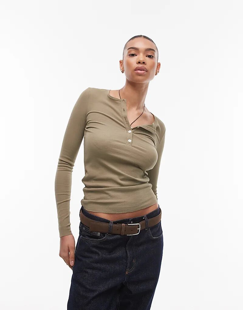 Прозрачный трикотажный топ ARKET с длинными рукавами и планкой на пуговицах цвета хаки
Прозрачный трикотажный топ ARKET с длинными рукавами и планкой на пуговицах цвета хаки