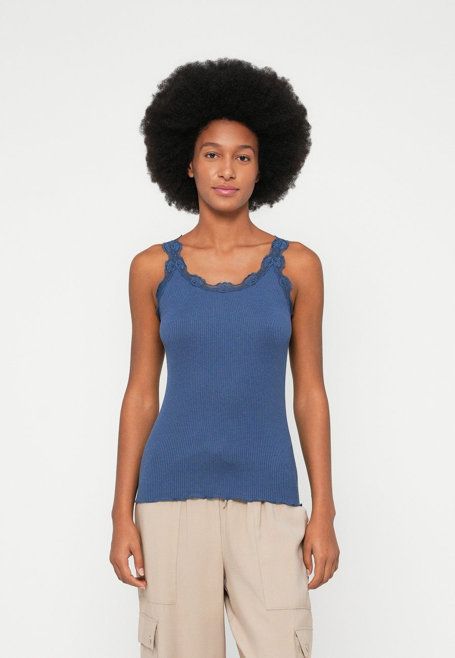 Топ Rosemunde BABETTE U NECK, Ensign Blue/Dark Blue
Топ Rosemunde BABETTE U NECK, Ensign Blue/Dark Blue