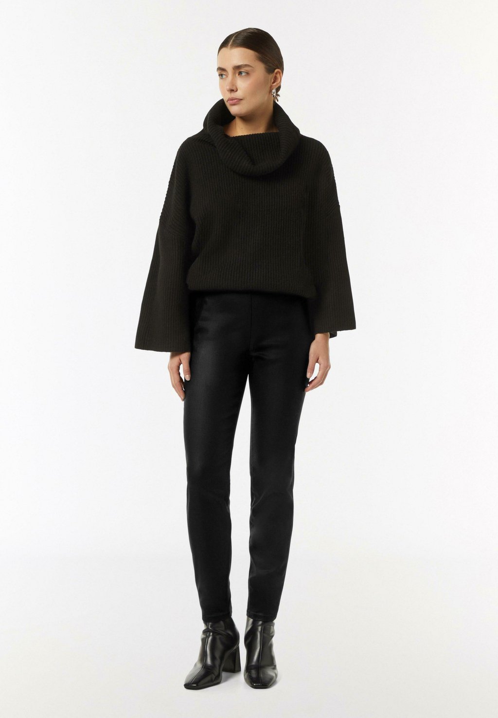 Брюки SKINNY-FIT MIT KNÖCHELLANGEM BEIN comma, черный
Брюки SKINNY-FIT MIT KNÖCHELLANGEM BEIN comma, черный