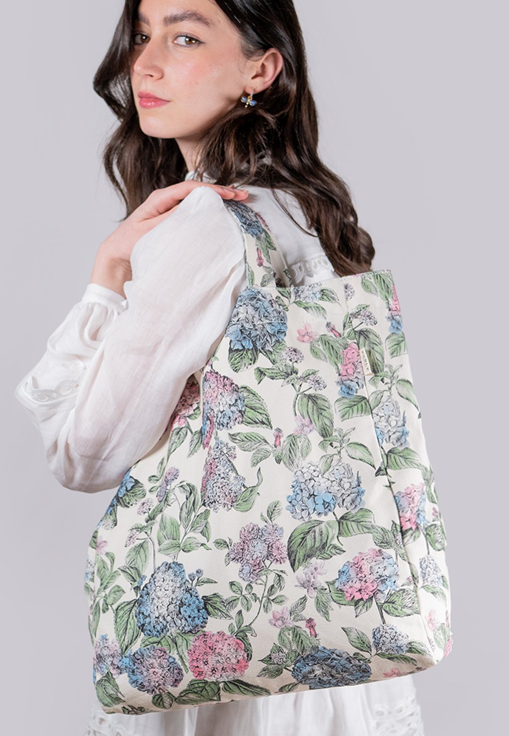 Сумка-тоут HYDRANGEA FABLE ENGLAND, кремовый
Сумка-тоут HYDRANGEA FABLE ENGLAND, кремовый