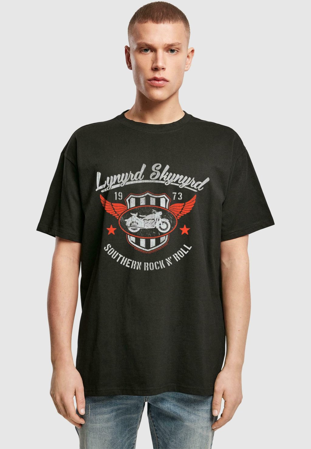 Футболка с принтом LYNYRD SKYNYRD - ROCK AND ROLL HEAVY OVERSIZE TEE Merchcode, черный
Футболка с принтом LYNYRD SKYNYRD - ROCK AND ROLL HEAVY OVERSIZE TEE Merchcode, черный