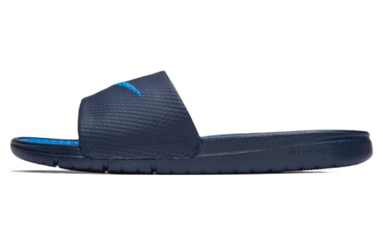 Шлепанцы и сланцы Nike Benassi Solarsoft Slide Sports Slippers Black Blue
Шлепанцы и сланцы Nike Benassi Solarsoft Slide Sports Slippers Black Blue
