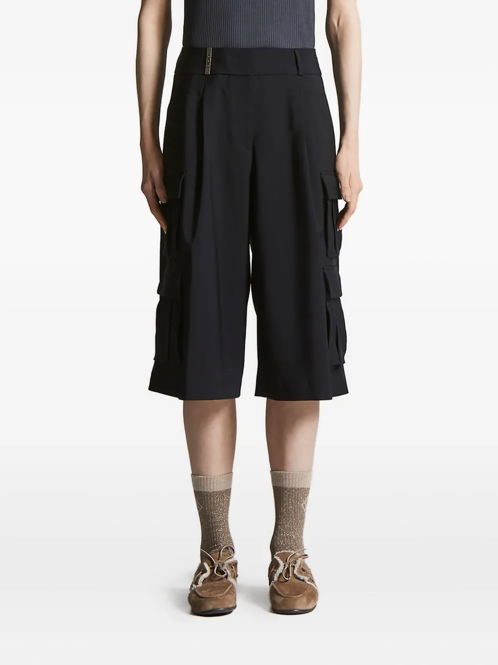 Плиссированные шорты-карго длиной до колена Peserico, синий
Плиссированные шорты-карго длиной до колена Peserico, синий