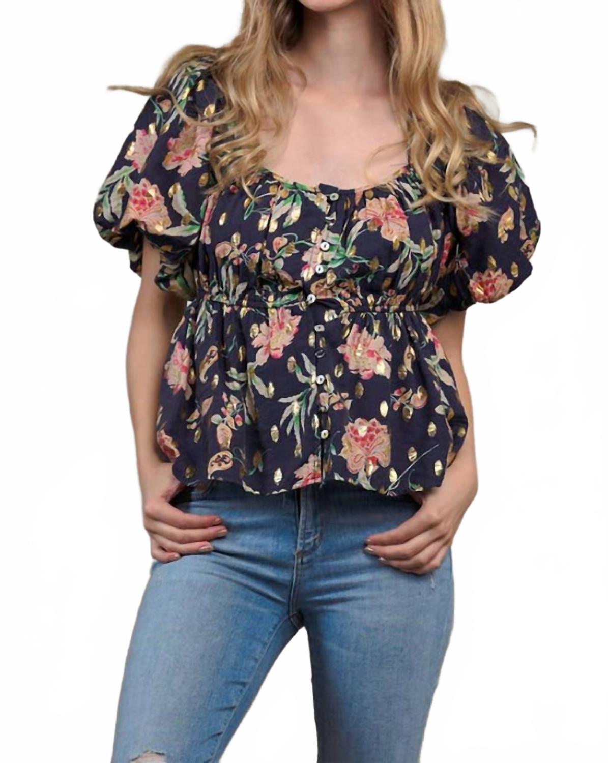 Голубая блузка с цветочным принтом и пышными рукавами на пуговицах Collective Rack
Голубая блузка с цветочным принтом и пышными рукавами на пуговицах Collective Rack