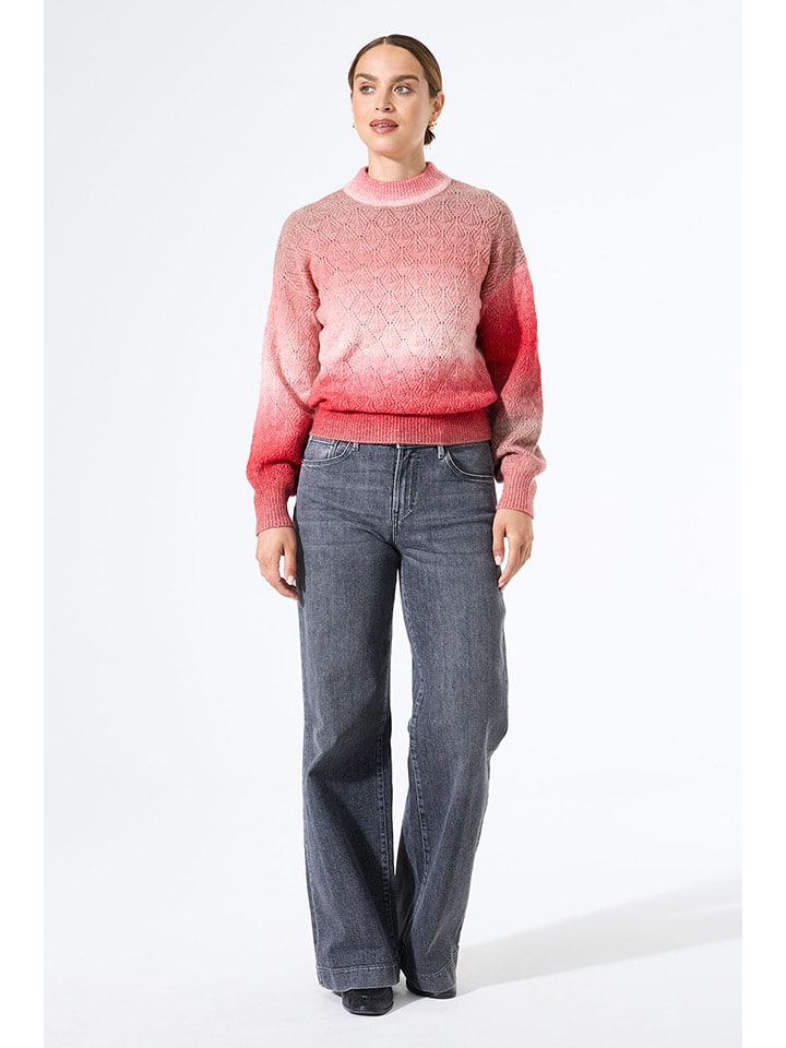 Свитер розового/кораллового цвета Garcia
Свитер розового/кораллового цвета Garcia