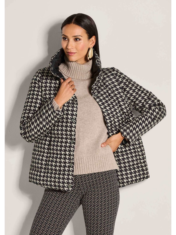 MADELEINE Модная куртка с двойным рисунком в черно-капучино цвете
MADELEINE Модная куртка с двойным рисунком в черно-капучино цвете