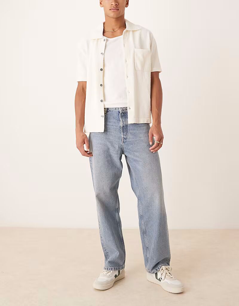 Джинсы ARKET Mist с низкой посадкой и широкими штанинами светло-голубого цвета с эффектом потертости
Джинсы ARKET Mist с низкой посадкой и широкими штанинами светло-голубого цвета с эффектом потертости